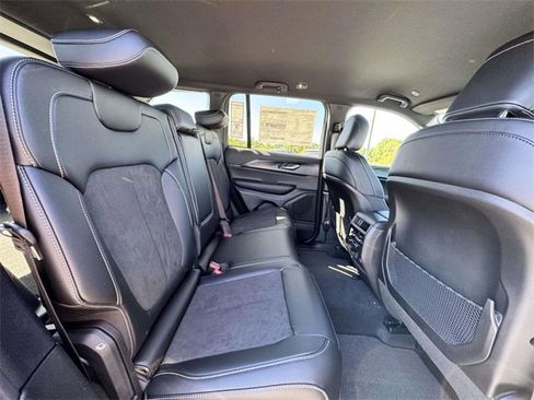 New 2025 Jeep Grand Cherokee Altitude image 15