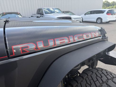 Used 2017 Jeep Wrangler Unlimited Rubicon AWD/4WD image 23