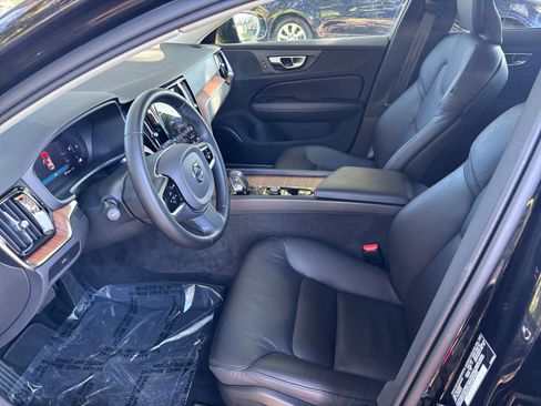 Used 2025 Volvo V60 B5 Cross Country Plus image 27