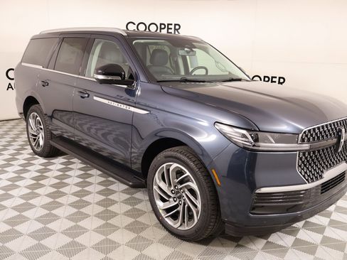 New 2026 Lincoln Navigator Premiere AWD/4WD image 1
