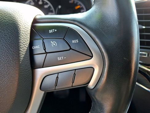 Used 2020 Jeep Grand Cherokee Limited AWD/4WD image 18