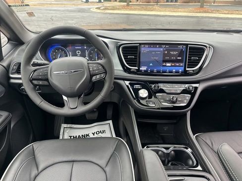 New 2026 Chrysler Pacifica Limited image 27