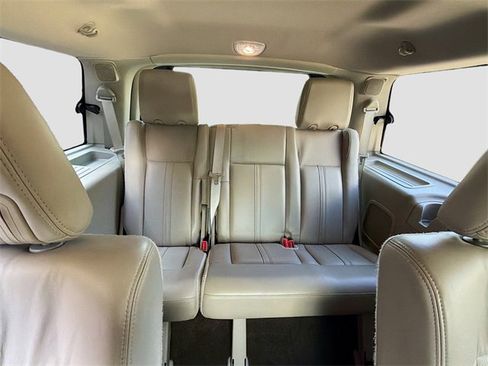 Used 2016 Lincoln Navigator Select image 20