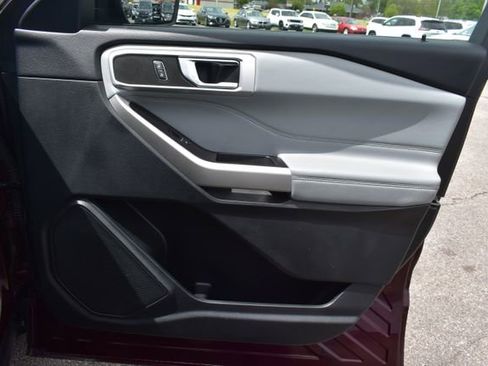 Used 2022 Ford Explorer XLT w/ Equipment Group 202A AWD/4WD image 48
