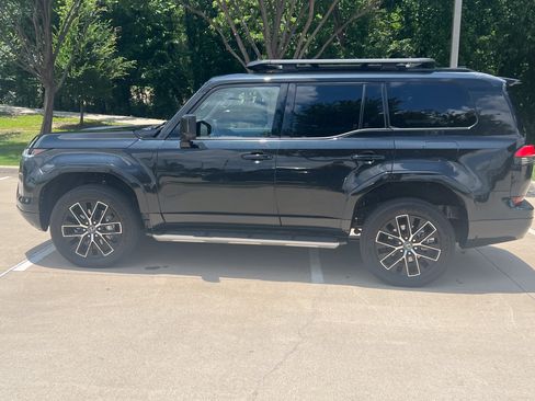 Used 2025 Lexus GX 550 w/ Accessory Package (31) AWD/4WD image 7