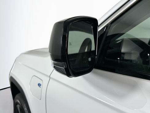 Used 2023 Jeep Grand Cherokee 4WD 4xe image 16