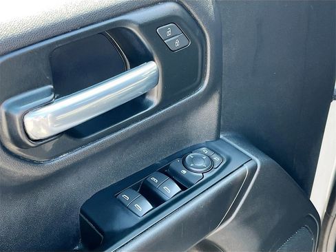 Used 2023 Chevrolet Silverado 1500 Custom image 17