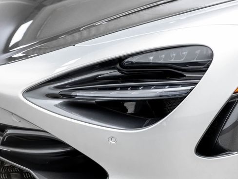 Used 2022 McLaren 720S Spider image 39