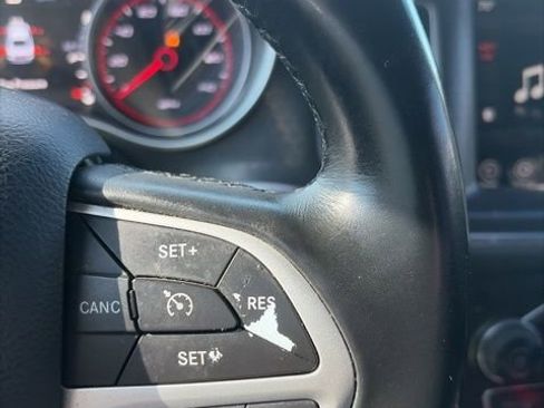 Used 2017 Dodge Charger SXT RWD image 38