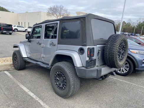 Used 2016 Jeep Wrangler Unlimited Sahara image 6