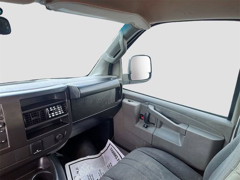 Used 2024 GMC Savana 2500 w/ Driver Convenience Package image 21