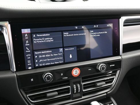 Certified 2026 Porsche Macan AWD/4WD image 20