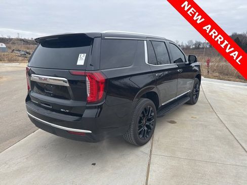 Used 2022 GMC Yukon SLT w/ SLT Luxury Package image 3