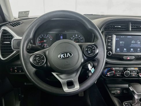 Used 2020 Kia Soul S FWD image 18
