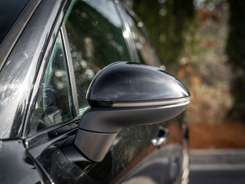 Used 2022 Porsche Cayenne Platinum Edition image 22