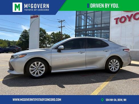 Used 2018 Toyota Camry LE FWD image 2