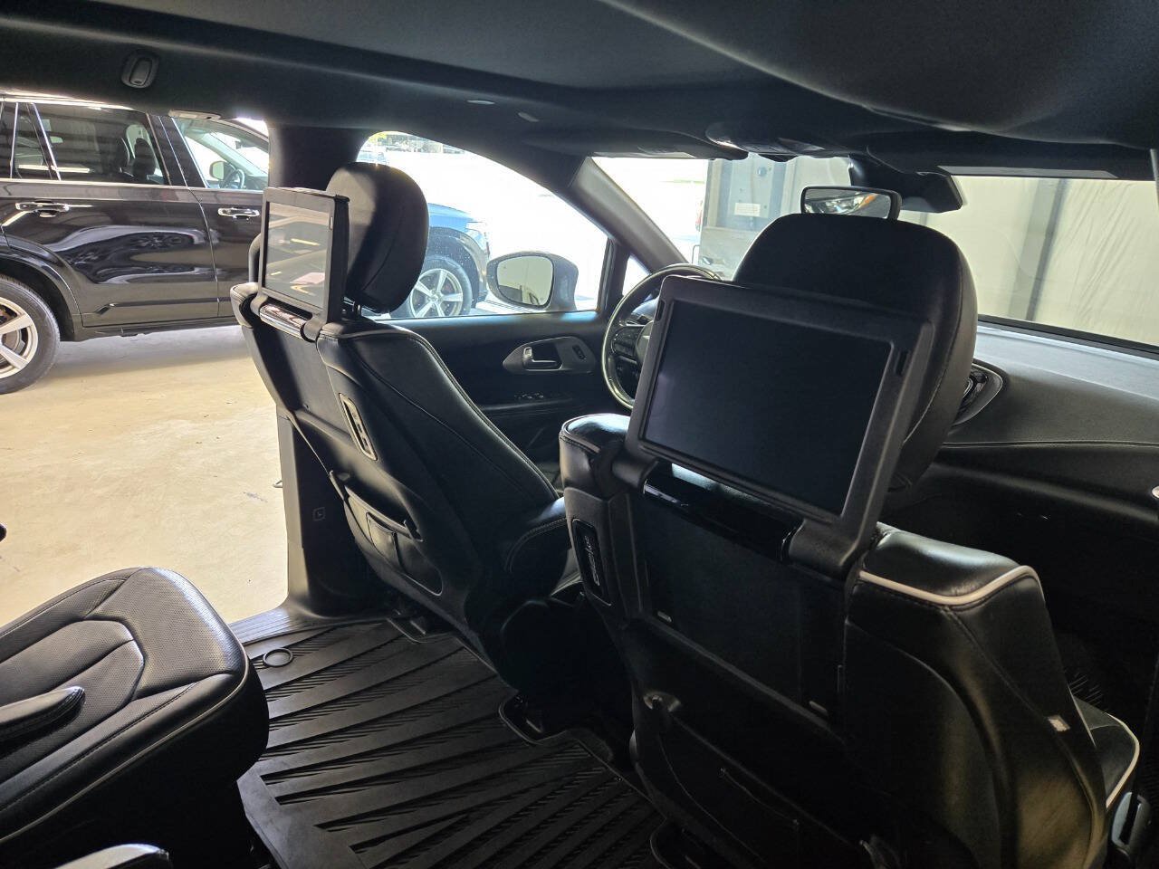 Used 2020 Chrysler Pacifica Limited w/ Advanced Safetytec Group FWD image 20