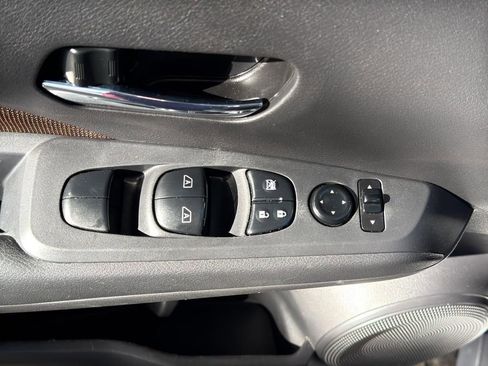 Certified 2023 Nissan Kicks SR image 18