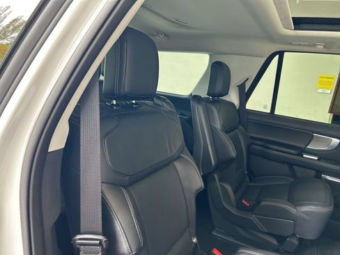 Used 2025 Ford Expedition Platinum AWD/4WD image 35