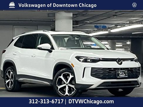 New 2025 Volkswagen Tiguan SE image 2