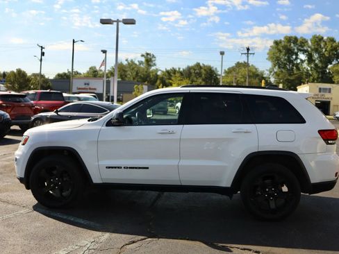 Used 2018 Jeep Grand Cherokee Laredo AWD/4WD image 8