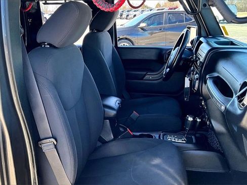 Used 2018 Jeep Wrangler Unlimited Sport S image 28