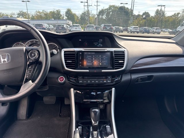 Used 2016 Honda Accord Touring image 7