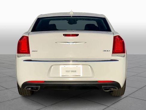 Used 2018 Chrysler 300 Limited image 4