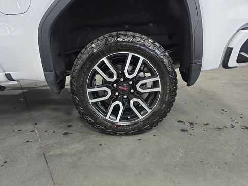 Used 2025 GMC Sierra 1500 AT4 w/ AT4 Premium Package AWD/4WD image 35