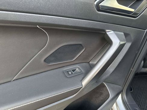 Used 2022 Volkswagen Tiguan SE image 7