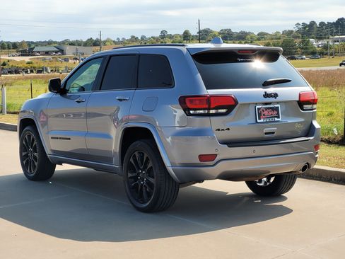 Used 2020 Jeep Grand Cherokee Altitude image 6
