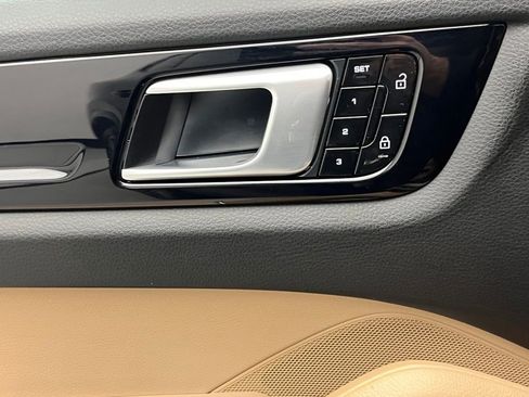 Used 2021 Porsche Cayenne image 25