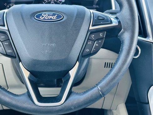 Used 2017 Ford Edge Titanium w/ Technology Package FWD image 17