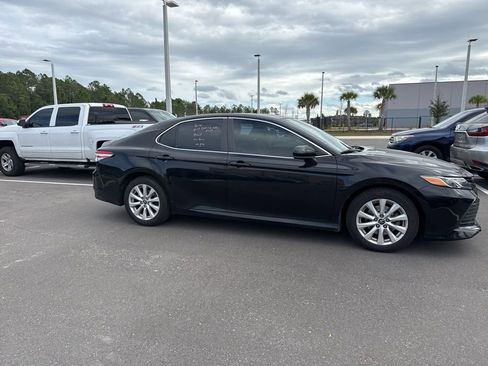 Used 2019 Toyota Camry LE image 2