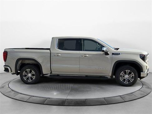 New 2026 GMC Sierra 1500 SLE image 8