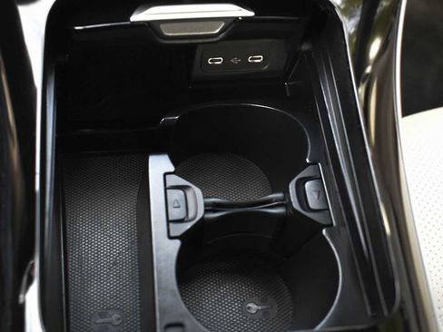 Used 2025 Mercedes-Benz C 300 4MATIC Sedan image 21