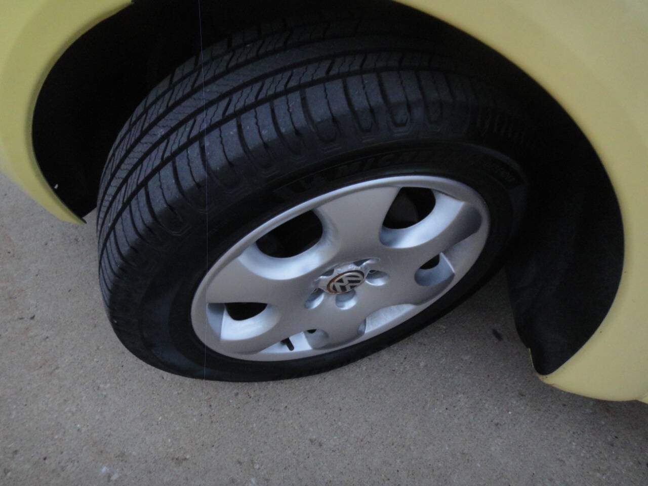 Used 2003 Volkswagen Beetle GLS FWD image 17