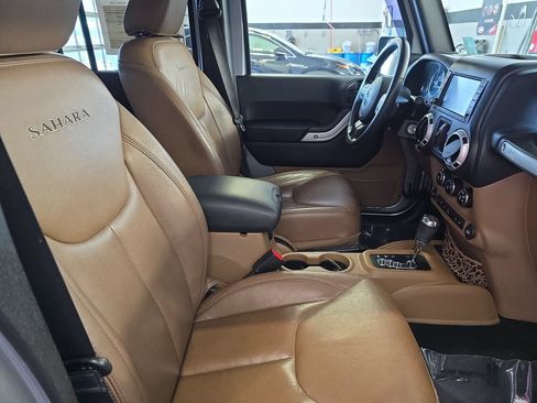 Used 2016 Jeep Wrangler Unlimited Sahara w/ Dual Top Group AWD/4WD image 11