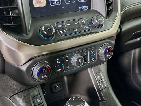 Used 2018 GMC Acadia Denali image 14