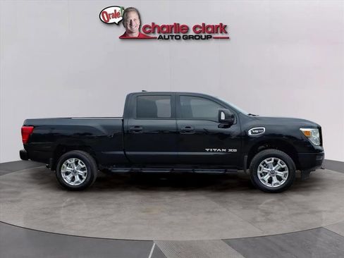 Used 2024 Nissan Titan SV w/ SV Convenience Package image 6
