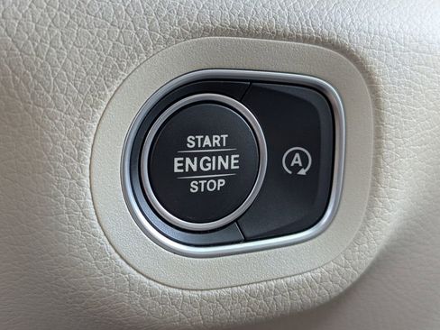Used 2022 Mercedes-Benz GLS 450 4MATIC image 32