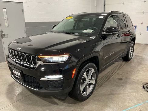 Used 2023 Jeep Grand Cherokee Limited w/ Luxury Tech Group II image 3