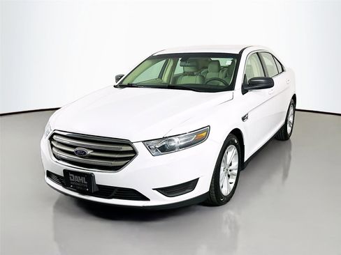 Used 2018 Ford Taurus SE FWD image 4