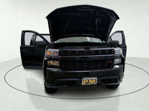 Used 2019 Chevrolet Silverado 1500 Custom w/ Custom Value Package AWD/4WD image 9