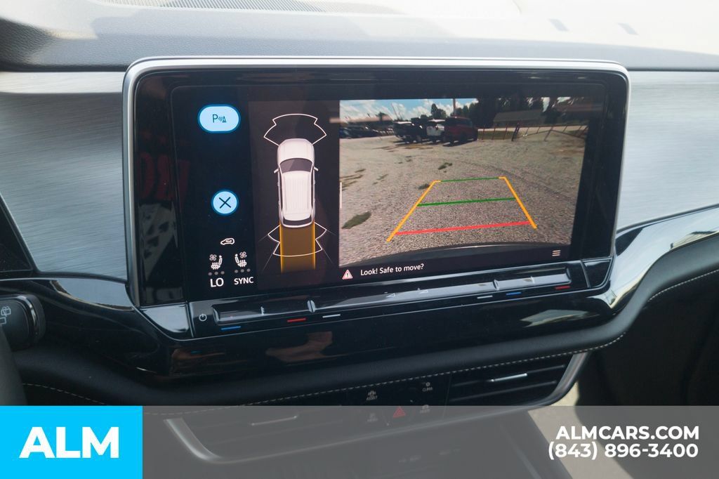Used 2025 Volkswagen Atlas Cross Sport SE FWD image 8