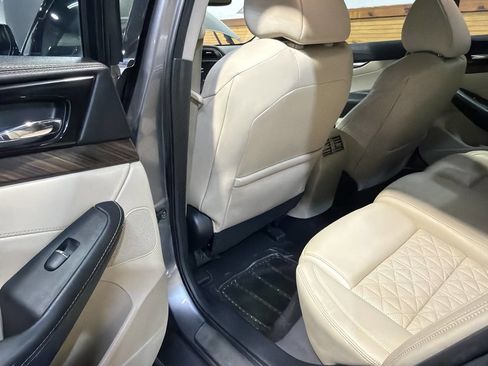 Used 2017 Nissan Maxima Platinum image 21