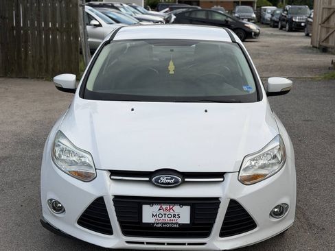Used 2014 Ford Focus SE w/ Equipment Group 201A FWD image 4