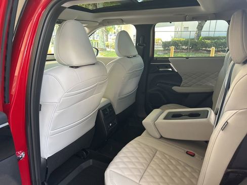 New 2025 Mitsubishi Outlander SEL image 39