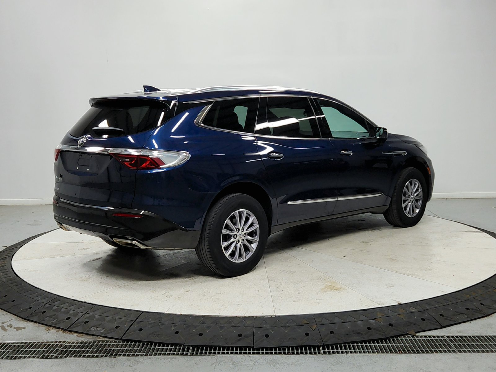 Used 2024 Buick Enclave Essence FWD image 8