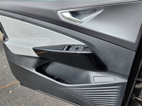 New 2025 Volkswagen ID.4 Pro image 21